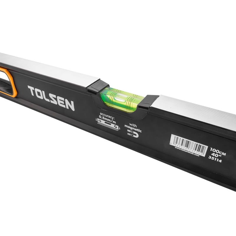 Close-up of the center horizontal vial on the TOLSEN magnetic spirit level, showing the 0.5mm/m accuracy specification.