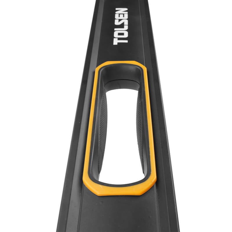 Detailed view of the comfortable, rubberized ergonomic handle grip on the TOLSEN magnetic spirit level.