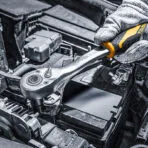 Hand actively turning the handle of Tolsen Reversible Ratchet, demonstrating the ratchet mechanism