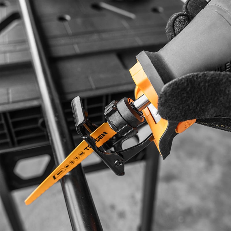 Using Tolsen 20V Brushless Cordless Reciprocating Saw to cut metal pipe